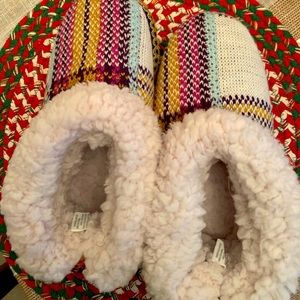NWOT Never worn MUK LUKS Melinda Slippers